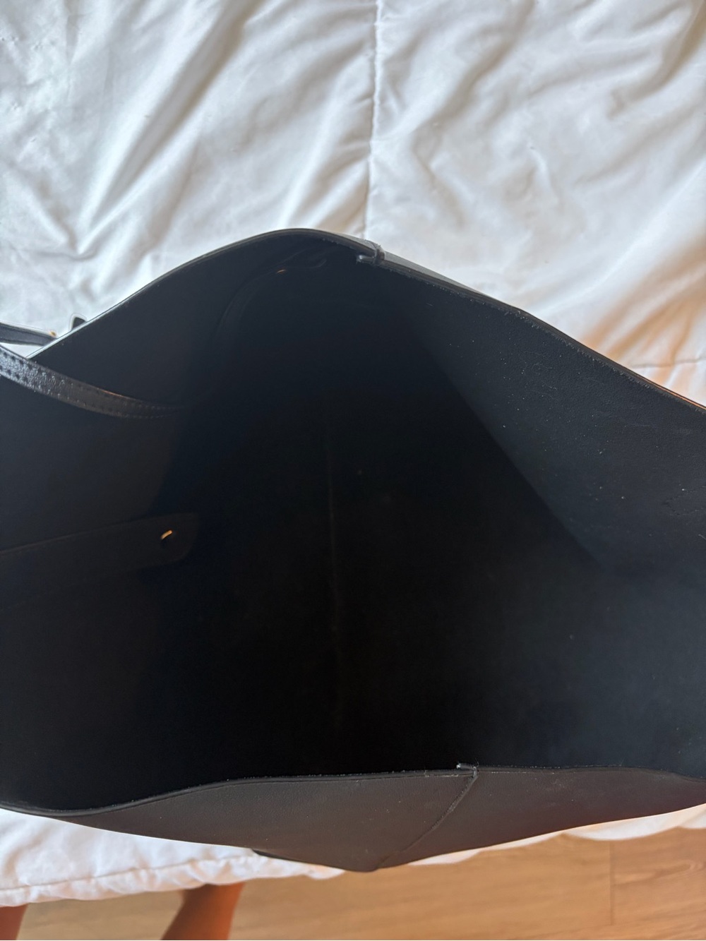 Saint Laurent Black Leather Tote with Gold Logo - Picture 5 of 6